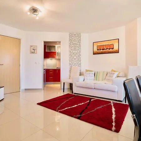 Charming 2-bedroom Apartament *